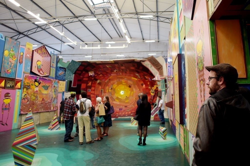 29.jun.2014- A Ópera da Lua, nova exposição da dupla de grafiteiros OSgêmeos no Galpão Fortes Vilaça, em São Paulo,  reúne cerca de trinta pinturas, três esculturas e uma vídeo-instalação 3D - Reinaldo Canato/UOL