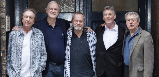 30.jun.2014 - Os comediantes do Monty Python Eric Idle, John Cleese, Terry Gilliam, Michael Palin e Terry Jones reunidos para divulgar novo espetáculo em Londres - EFE