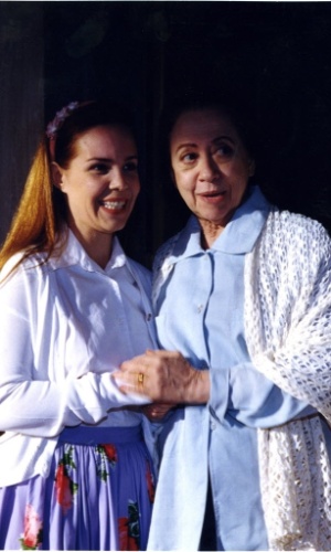 As atrizes Débora Duboc e Fernanda Montenegro (à esq.) em cena do episódio "Assim é se lhe parece", do programa "Você Decide", da Rede Globo, que foi ao ar no dia 05 de novembro de 1998