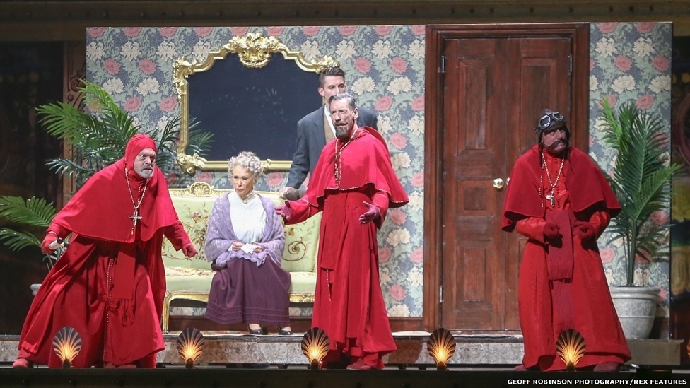 1.jul.2014 - Monty Python estreia na Arena O2 um espetáculo reunindo os membros sobreviventes do grupo, John Cleese, Eric Idle, Terry Jones, Michael Palin e Terry Gilliam - Geoff Robinson Photography/REX