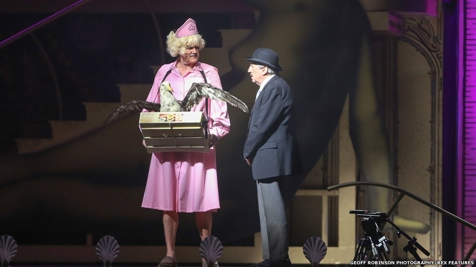 1.jul.2014 - Monty Python estreia na Arena O2 um espetáculo reunindo os membros sobreviventes do grupo, John Cleese, Eric Idle, Terry Jones, Michael Palin e Terry Gilliam - Geoff Robinson Photography/REX