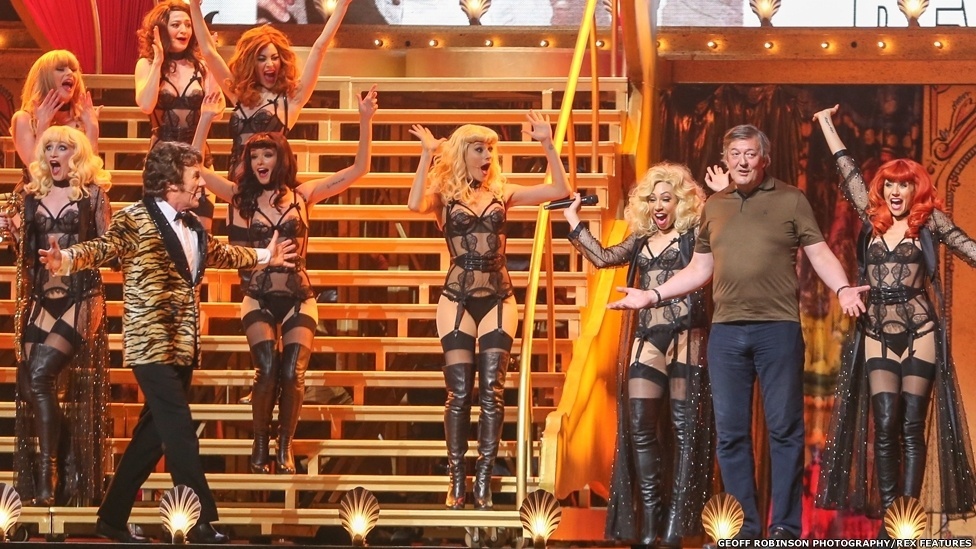 1.jul.2014 - Monty Python estreia na Arena O2 um espetáculo reunindo os membros sobreviventes do grupo, John Cleese, Eric Idle, Terry Jones, Michael Palin e Terry Gilliam - Geoff Robinson Photography/REX