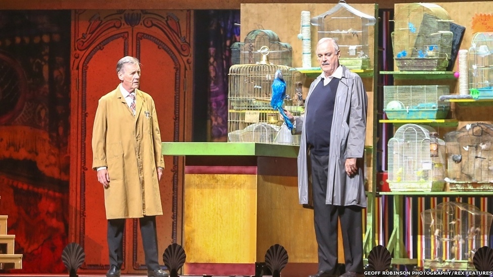 1.jul.2014 - Monty Python estreia na Arena O2 um espetáculo reunindo os membros sobreviventes do grupo, John Cleese, Eric Idle, Terry Jones, Michael Palin e Terry Gilliam - Geoff Robinson Photography/REX