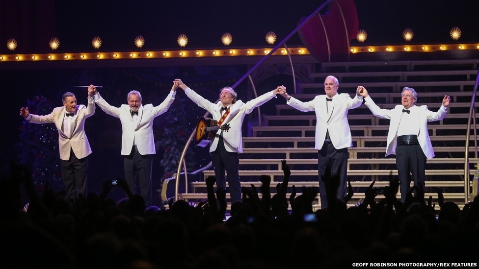 1.jul.2014 - Monty Python estreia na Arena O2 um espetáculo reunindo os membros sobreviventes do grupo, John Cleese, Eric Idle, Terry Jones, Michael Palin e Terry Gilliam - Geoff Robinson Photography/REX