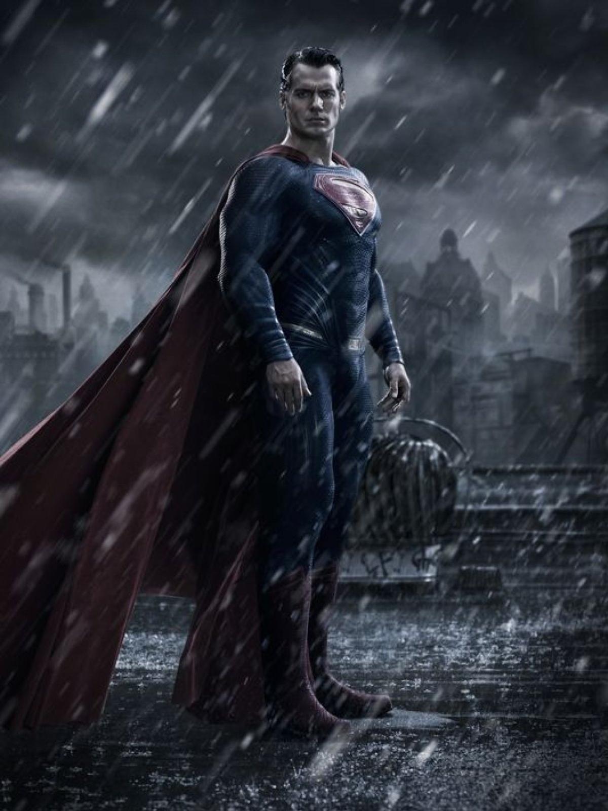 Henry Cavill aparece vestido de Superman no novo filme da saga - Divulgação/Warner Bros