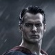 Henry Cavill aparece vestido de Superman no novo filme da saga - Divulgação/Warner Bros