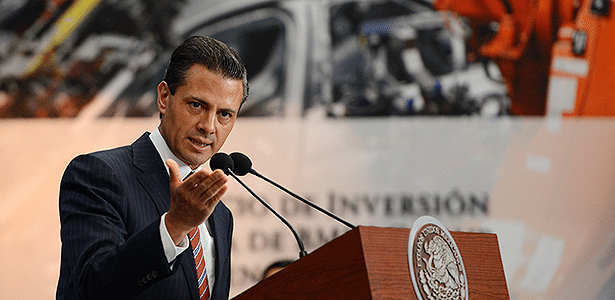 Enrique Pena Nieto, presidente do México, discursa em anúncio da fábrica da BMW - AFP/Presidência do México