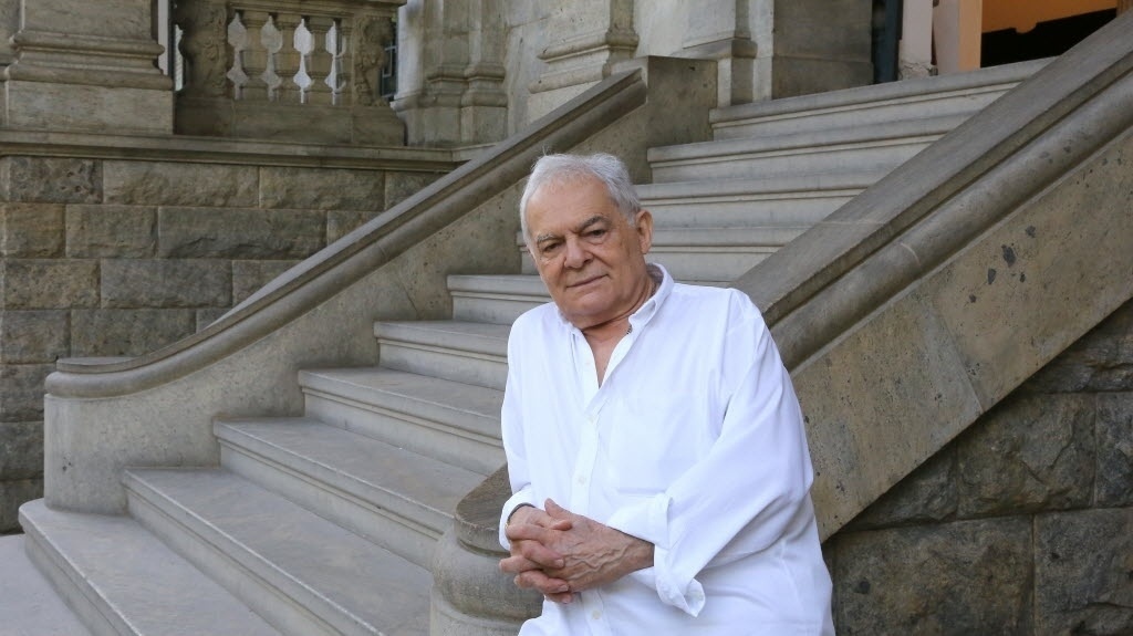 4.jul.2014 - Othon Bastos no Parque Lage em entrevista sobre os 50 anos de "Deus e o Diabo na Terra do Sol" - Marco Antonio Cavalvalcanti/UOL