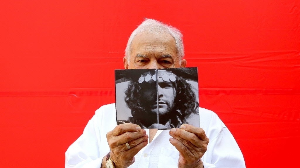 4.jul.2014 - Othon Bastos no Parque Lage em entrevista sobre os 50 anos de "Deus e o Diabo na Terra do Sol" - Marco Antonio Cavalvalcanti/UOL