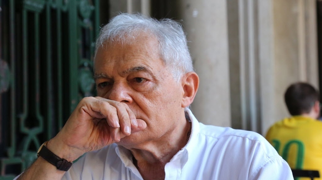 4.jul.2014 - Othon Bastos no Parque Lage em entrevista sobre os 50 anos de "Deus e o Diabo na Terra do Sol" - Marco Antonio Cavalvalcanti/UOL