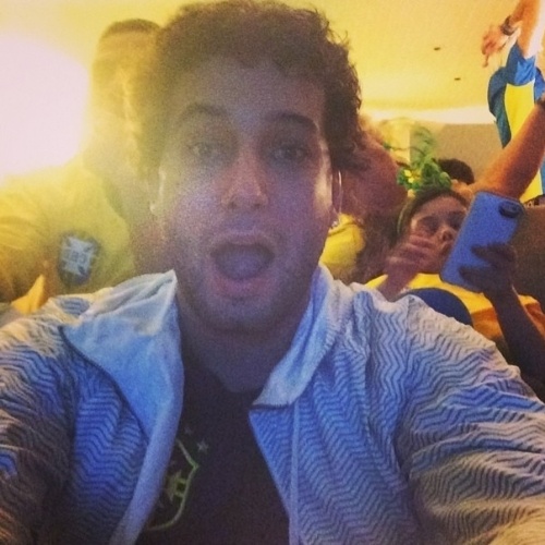 8.jul.2014 - O ator Rafael Almeida mostrou seu espanto durante o jogo entre Brasil e Alemanha pela Copa do Mundo. "O que é isso?", perguntou indignado
