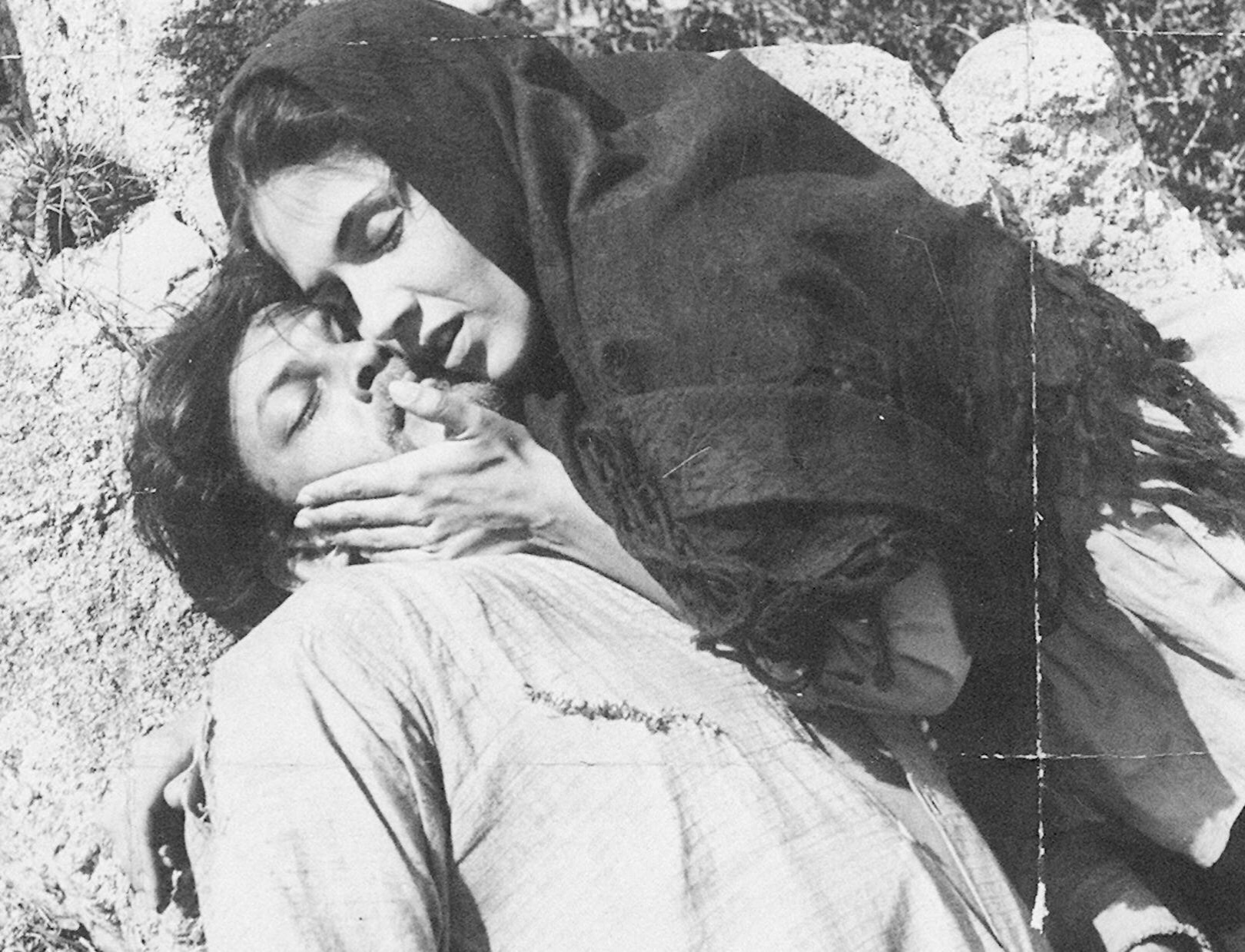 Geraldo Del Rey e Yoná Magalhães em cena do filme "Deus e o Diabo na Terra do Sol" - Divulgação