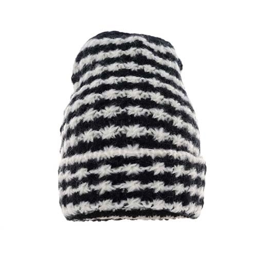 Gorro preto com listras brancas, da Balonè. Preço: R$ 19. Informações: (11) 5189-4546 | Preço e disponibilidade pesquisados em julho de 2014 e sujeitos a alterações - Divulgação