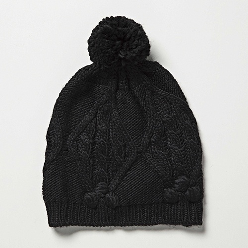 Gorro preto com pompom, da Renner. Preço: R$ 39,90. Informações: www.lojasrenner.com.br | Preço e disponibilidade pesquisados em julho de 2014 e sujeitos a alterações - Divulgação