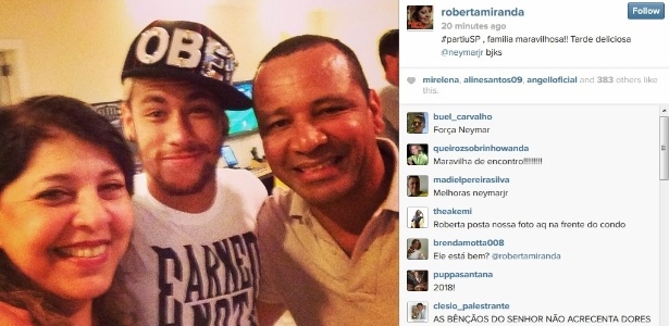 Roberta Miranda divulga imagem de encontro com Neymar nesta quarta (9) na casa do jogador em São Paulo. A sertaneja disse ter passado uma "tarde deliciosa" ao lado da família