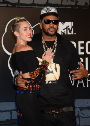 Miley Cyrus com o produtor Mike Will Made-It. Os dois estariam namorando em segredo