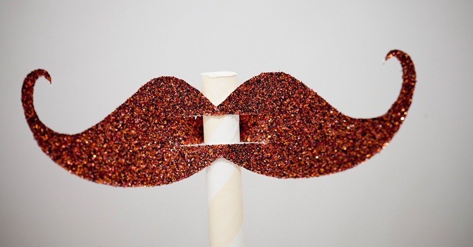 No chá de revelação, decorado por Marcela Castro, os canudos foram enfeitados com boquinhas e com bigodes. O motivo da festa é revelar o sexo do bebê para parentes e amigos - Fernanda Lenzi Fotografia/Divulgação