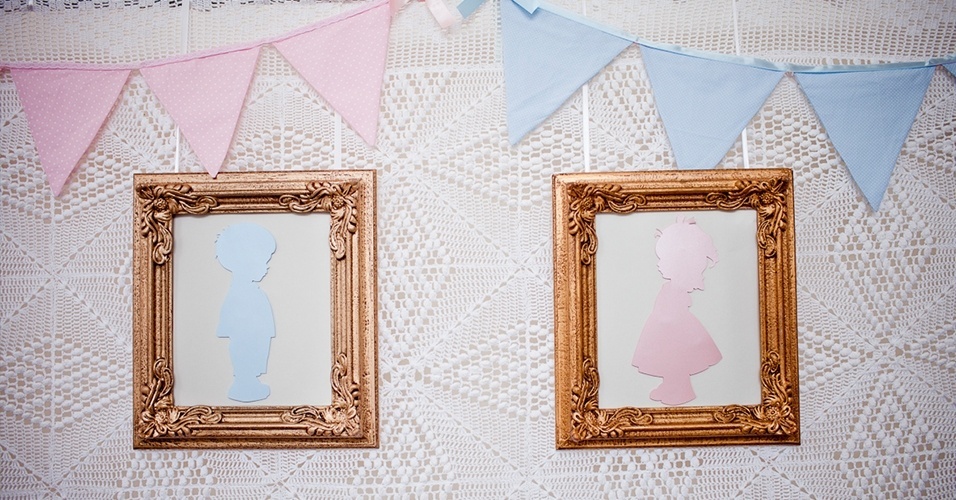 No chá de revelação, decorado por Marcela Castro, do blog Frescurinhas Personalizadas, foram colocados porta-retratos, com molduras douradas. No lugar de fotos, a silhueta de um menino em azul e a de uma menina em rosa, feitos com técnica de scrapbooking - Fernanda Lenzi Fotografia/Divulgação