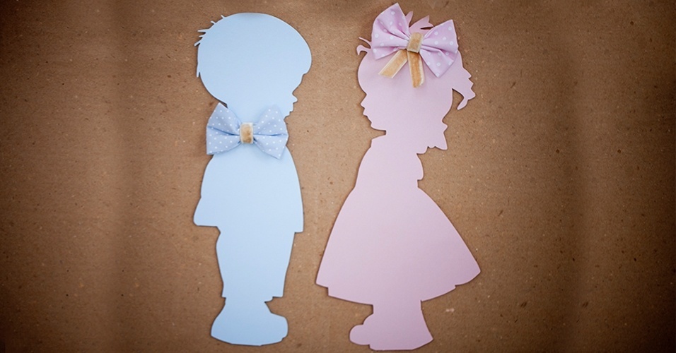 Para personalizar a caixa de papelão, que guardava as bexigas que anunciavam o sexo do bebê, foi usada a técnica de scrapbooking - Fernanda Lenzi Fotografia/Divulgação