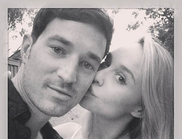 Becca Tobin e Matt Bendik em foto publicada pela atriz em seu Instagram