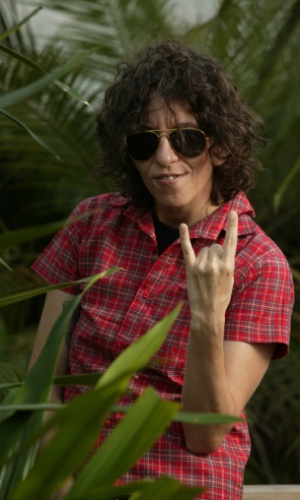 11.jun.2005 - A cantora, compositora e ativista Vange Leonel posa em sessão de fotos para o jornal Folha de S.Paulo
