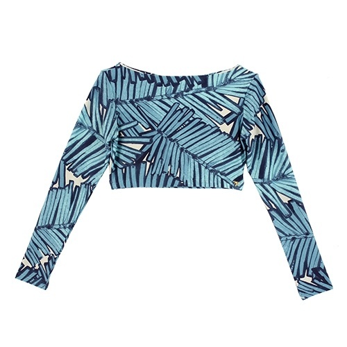 Top com estampa de penas azuis, da Água de Coco. Preço: R$ 249. Informações: www.aguadecoco.com.br | Preço e disponibilidade pesquisados em julho de 2014 e sujeitos a alterações - Divulgação