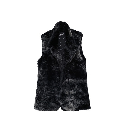 Colete preto com lapela, da Damyller. Preço: R$ 279. Informações: www.damyller.com.br | Preço e disponibilidade pesquisados em maio de 2014 e sujeitos a alterações - Divulgação