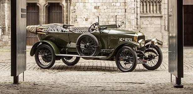 Das quase 2 mil unidades produzidas durante a Primeira Guerra, apenas duas sobreviveram. Uma é a da imagem, e desfruta da "aposentadoria" na sede da Vauxhall, em Luton (Inglaterra)  - Divulgação