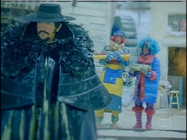 Zelão muda o figurino para se proteger do frio no inverno da Vila de Santa Fé