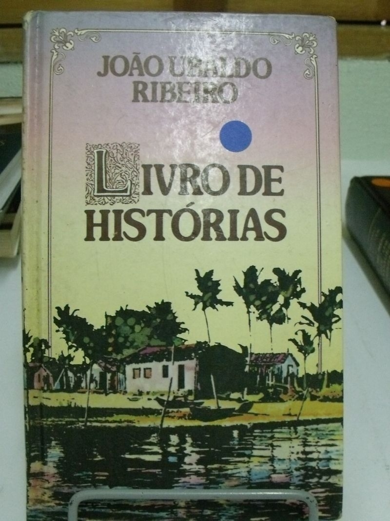 "Livro de Histórias" (1981) :: Relançado em 1991 com o título de "Já podeis da pátria filhos", a obra reúne quinze contos, incluindo "O santo que não acreditava em Deus", que deu origem ao filme "Deus é Brasileiro", do diretor Cacá Diegues, cujo roteiro foi escrito pelo próprio João Ubaldo em parceria com João Emanuel Carneiro - Reprodução