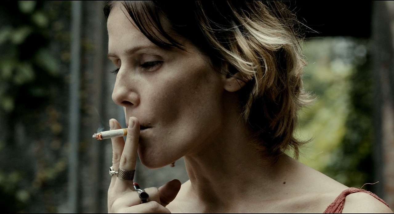 Deborah Secco em cena de "Boa Sorte", onde vive Judith, portadora do vírus HIV em fase terminal - Reprodução