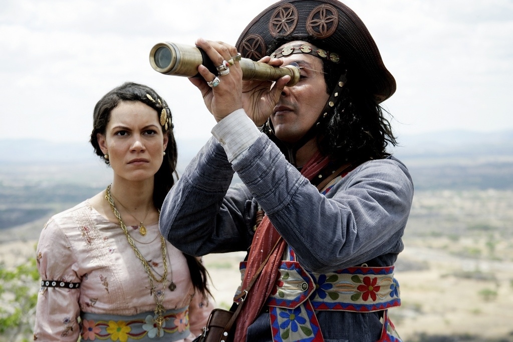 Hermila Guedes e Irandhir Santos em cena no filme A Luneta do Tempo - Toninho Melcop/Divulgação