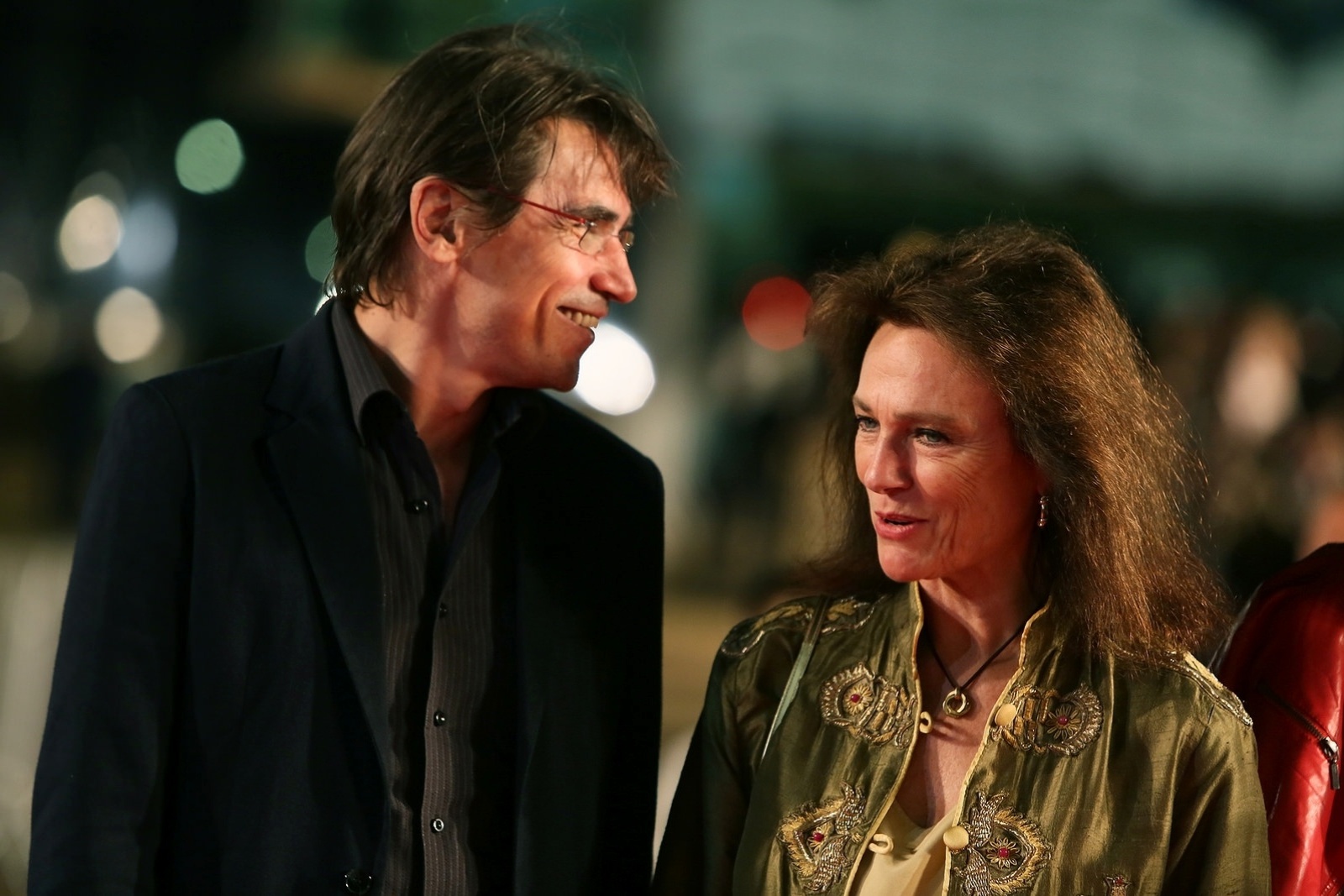 22.jul.2014 - Diretor francês Georges Gachot e a atriz inglesa Jacqueline Bisset no tapete vermelho do 6º Paulínia Film Festival - Aline Arruda/Divulgação