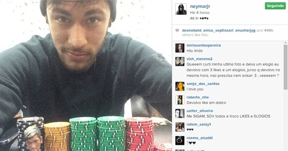 23.jul.2014 - O jogador de futebol do Barcelona, Neymar, mostrou uma foto na qual aparece junto de fichas que sugerem ser de pôquer
