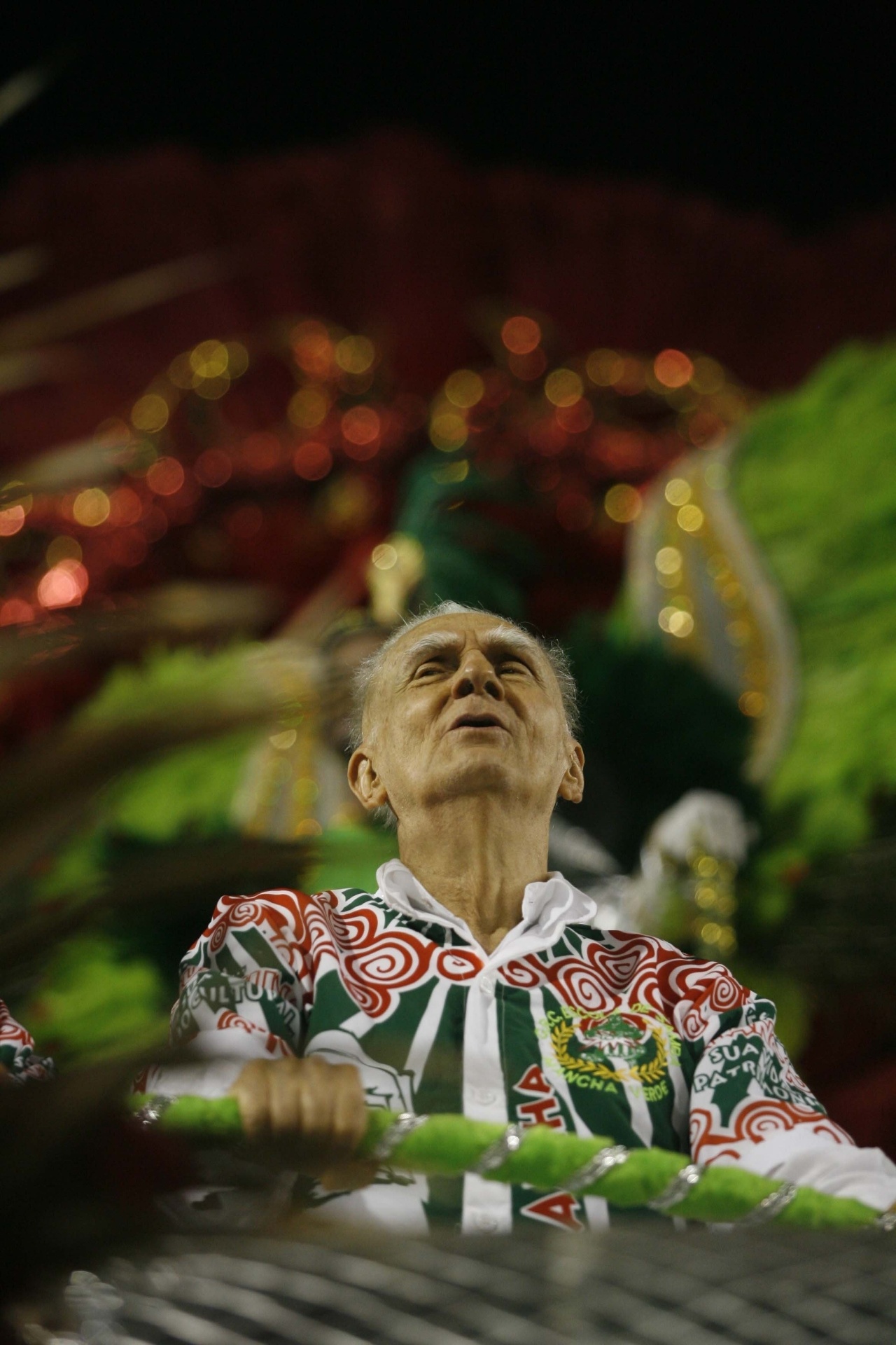 Ariano Suassuna durante desfile da escola de samba Mancha Verde, que homenageou o escritor no Sambódromo do Anhembi, em São Paulo, com o enredo "És Imortal. Ariano Suassuna. Sua vida, sua obra, patrimônio cultural" - Danilo Verpa/Folhapress