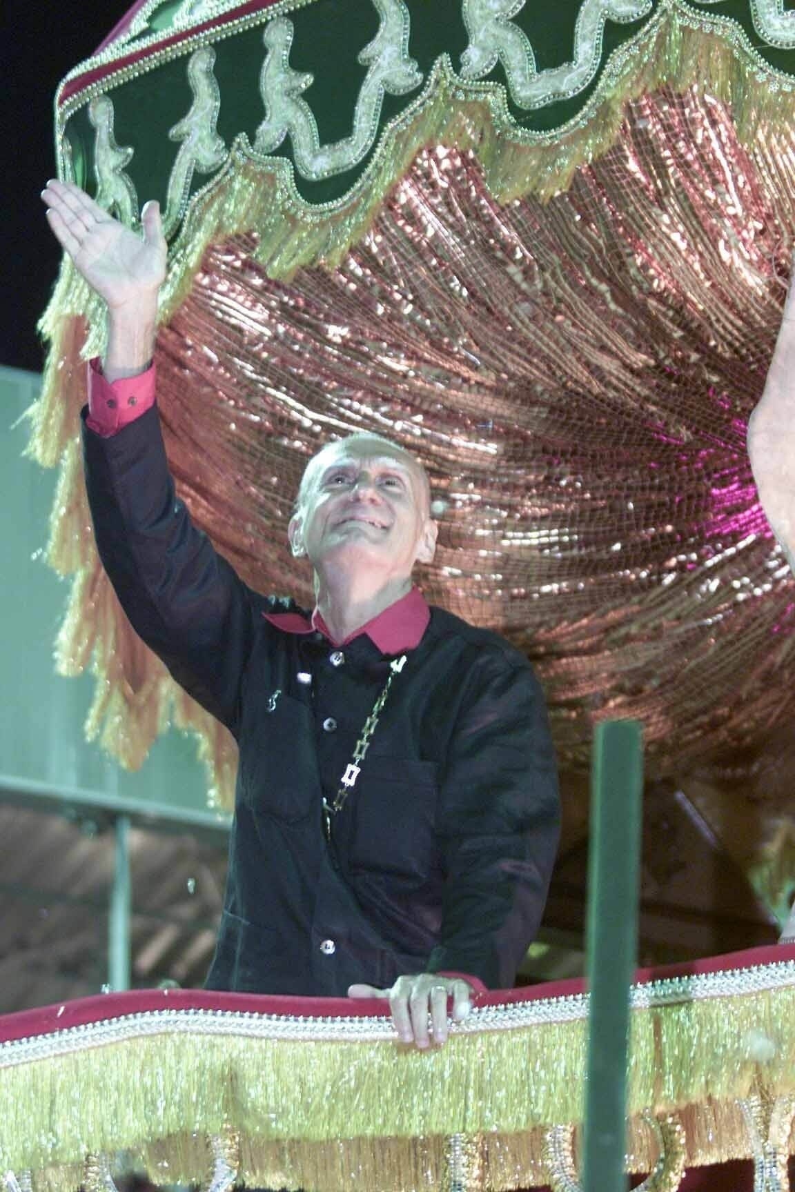 Em 2002, a escola de samba carioca Império Serrano homenageou o escritor Ariano Suassuna no grupo especial com o enredo "Aclamação e coroação do imperador da pedra do reino: Ariano Suassuna" - Ana Carolina Fernandes/Folha Imagem