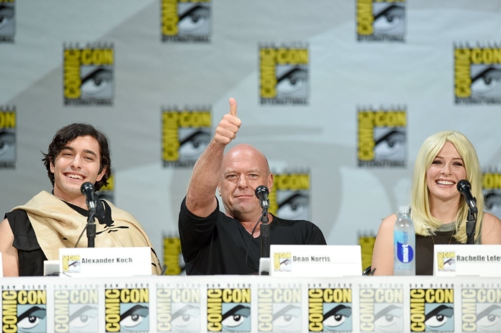 24.ju.2014 - Alexander Koch, Dean Norris e Rachelle Lefevre participam de painel da série "Under the Dome", na San Diego Comic-Con - Ethan Miller/Getty Images/AFP