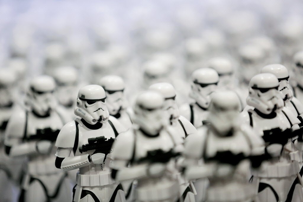 24.jul.2014 - Bonecos de stormtroopers de "Star Wars" expostos durante a San Diego Comic-Con - T.J. Kirkpatrick/AFP