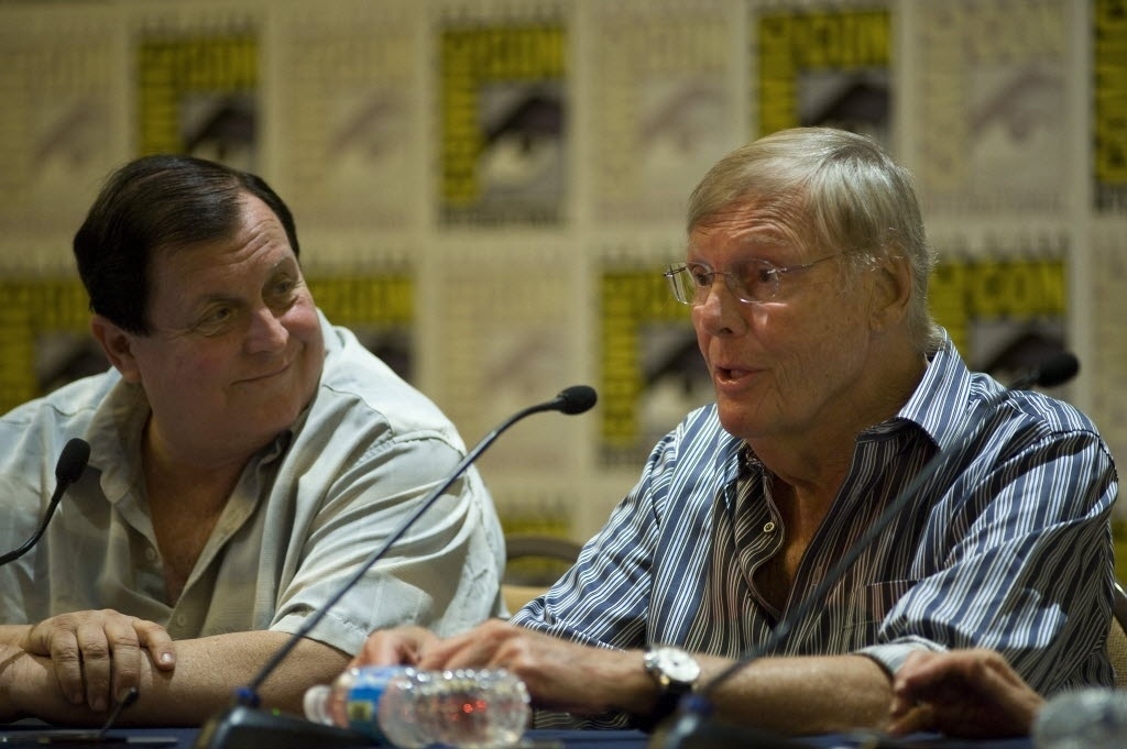 24.jul.2014 - Burt Ward e Adam West, respectivamente Robin e Batman no seriado dos anos 60, se reencontraram nesta quinta-feira em painel da Comic-Con dedicado ao programa - David Maung/Efe