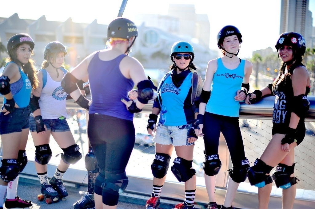 24.jul.2014 - Garotas de patins descansam na abertura do segundo dia da San Diego Comic-Con 2014 - Jerod Harris/AFP