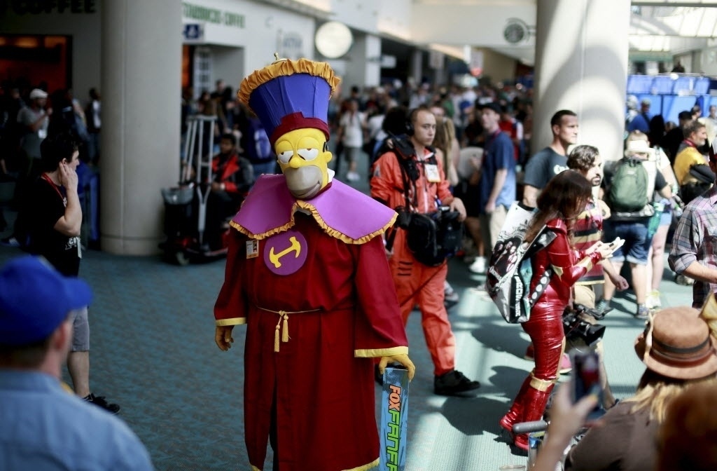 24.jul.2014 - Homem vestido de Homer Simpson na Comic-Con - Sandy Huffaker/Reuters