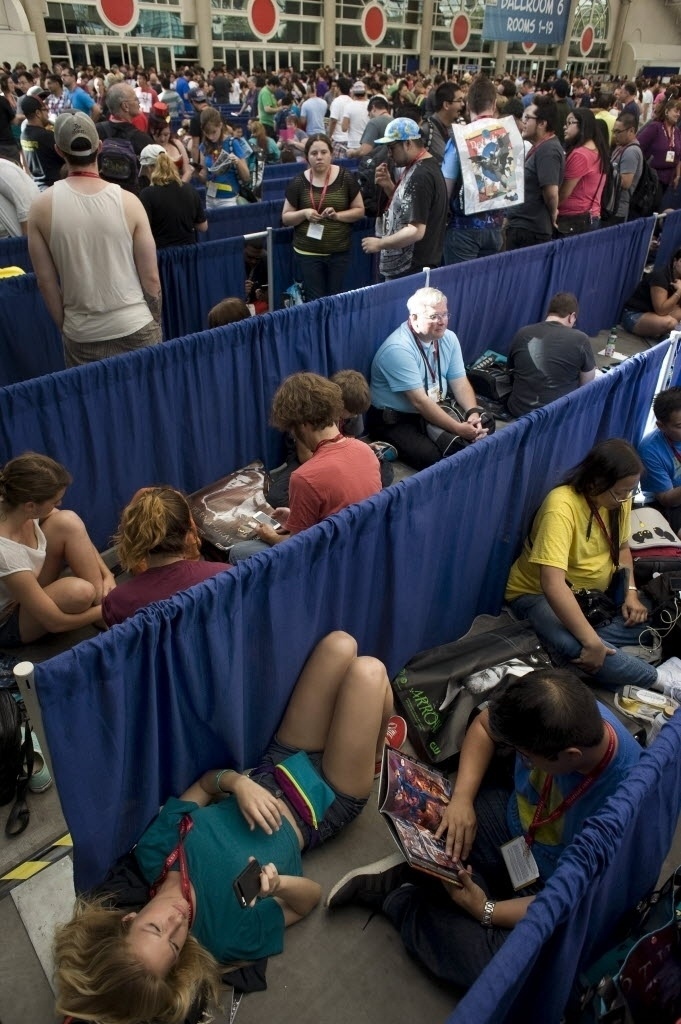 24.jul.2014 - Público descansa na fila para entrar no segundo dia da San Diego Comic-Con 2014 - David Maung/EFE