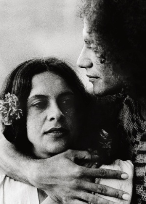 Gal Costa e Waly Salomão, em 1974 - Thereza Eugenia
