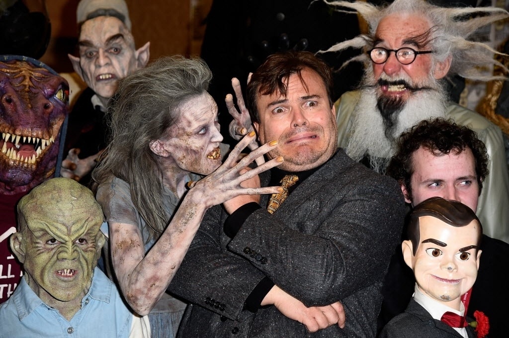 Jack Black posa com elenco de "Goosebumps", em entrevista coletiva no Hotel Hilton Bayfront, em San Diego. A série de livros de terror para crianças vai ganhar adaptação para o cinema estrelada pelo ator e músico - Frazer Harrison/Getty Images/AFP