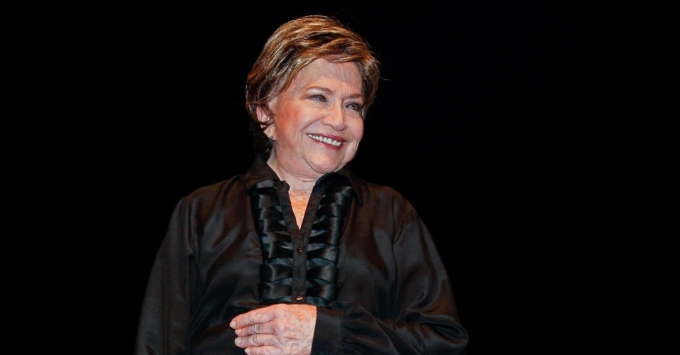 24.jul.2014 - Nathalia Timberg inaugura o novo Teatro J. Safra, na Barra Funda, em São Paulo, com seu espetáculo "Paixão", nesta quinta-feira