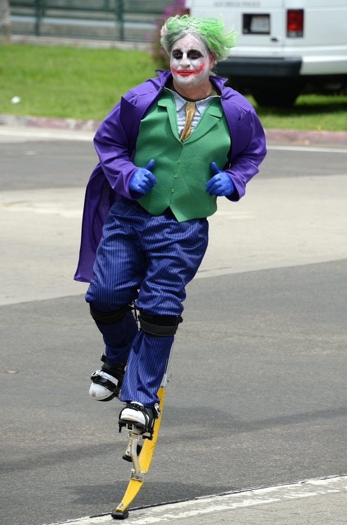25.jul.2014 - Fã se veste como Coringa para a Comic-Con - Robyn Beck/AFP