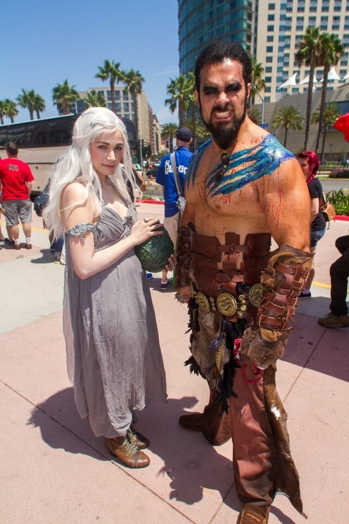 26.jul.2014 - Fãs de "Game of Thrones" se vestem como os personagens Daenerys Targaryen e Khal Drogo na Comic-Con 2014, em San Diego - Xinhua