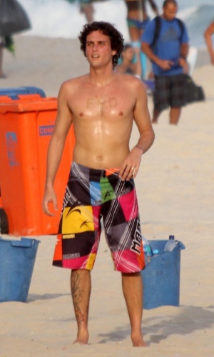 Felipe Dylon em praia do Rio