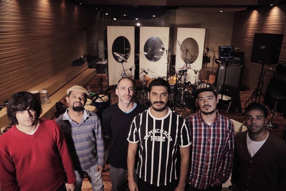 Criolo se reúne com músicos em estúdio no primeiro dia de gravação - Reprodução/Facebook