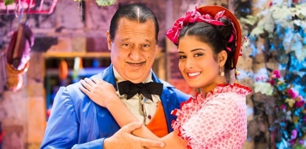 Em "Meu Pedacinho de Chão", Giácomo (Antonio Fagundes) anuncia que Rosinha (Letícia Almeida) é sua noiva